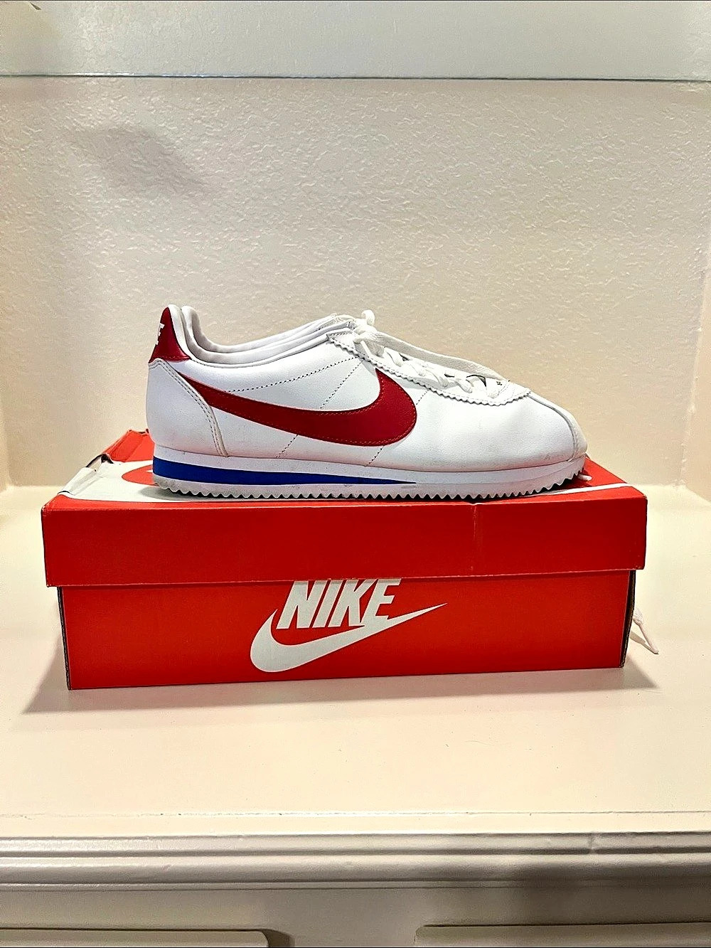 Nike Classic Cortez Leather Sneakers White & Red US 9.5 Like New